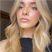 Profesora de primaria apta para todas las edades y niveles.